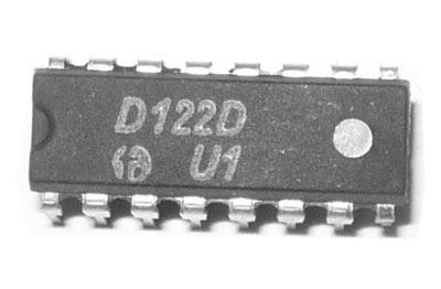 D122D - čtecí zesilovač pro feritové paměti, DIL16